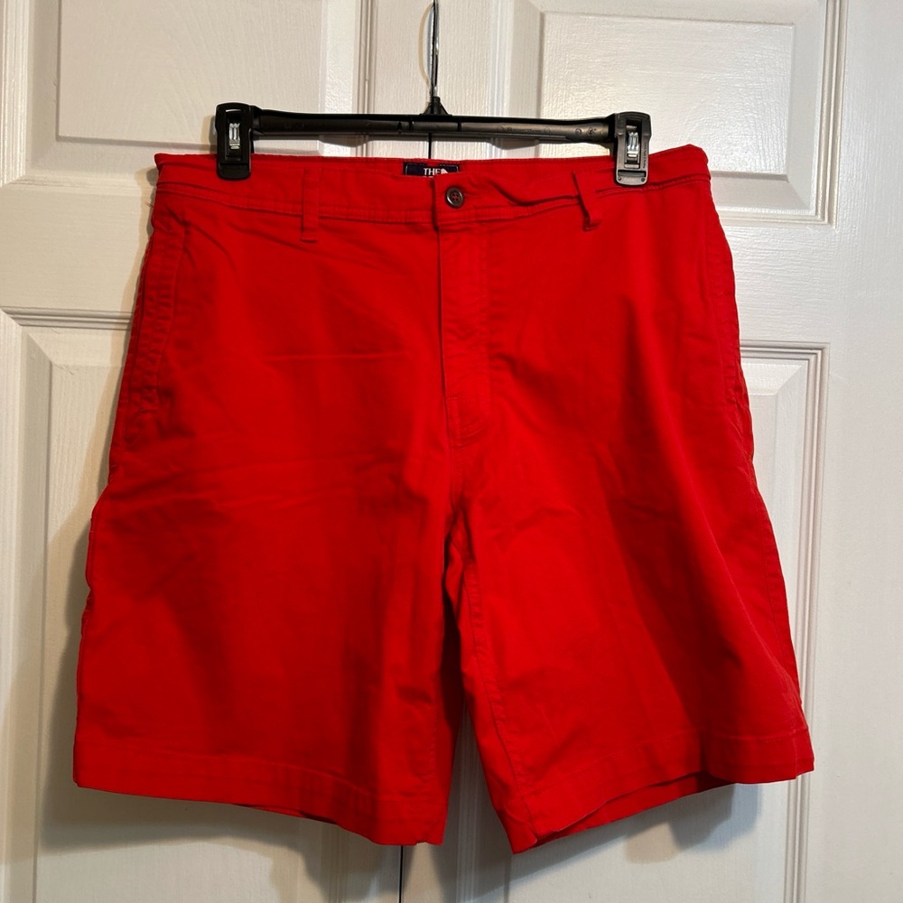 The North Face Shorts Men’s Size 36 Red Cotton Blend Flat Front 10” Inseam